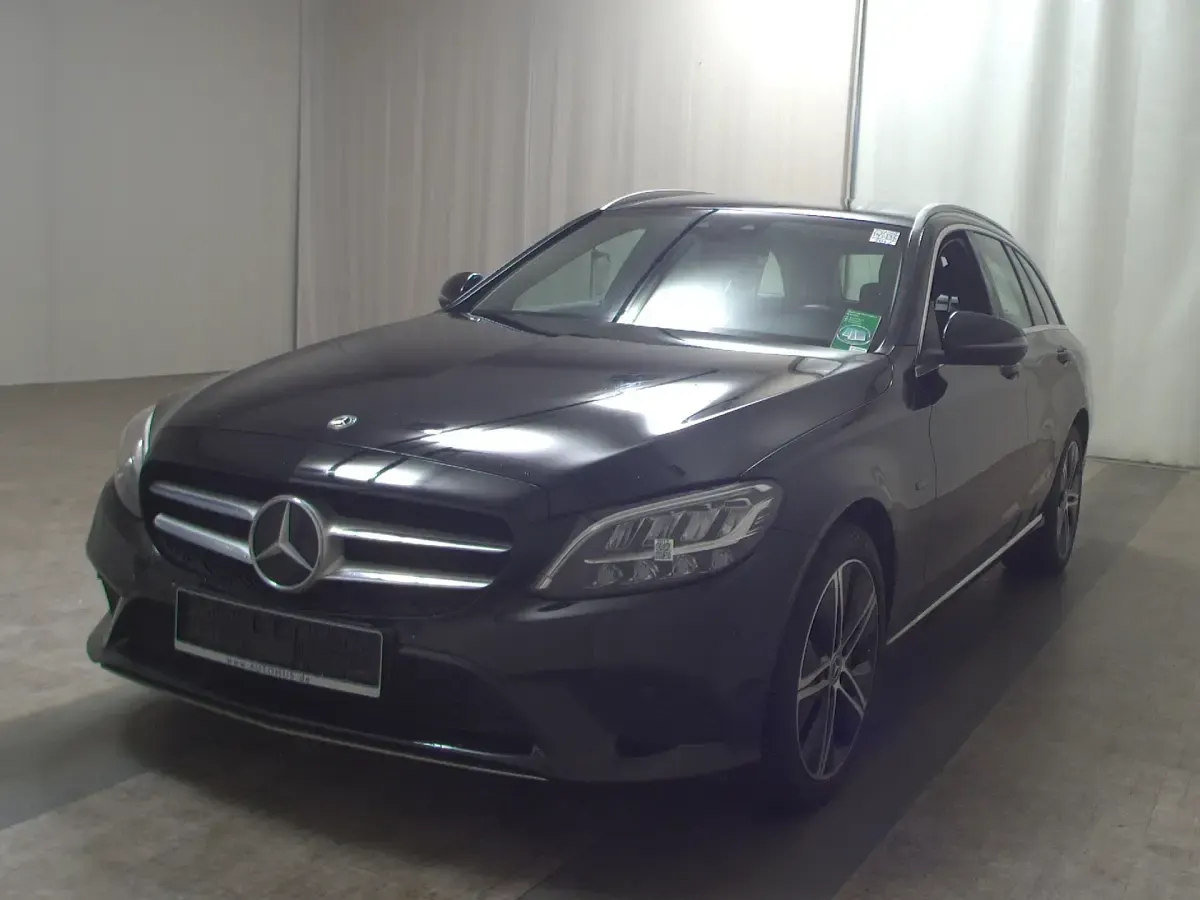 Używany Mercedes C300e 320 KM (235 kW) 2021 Czarny Kombi