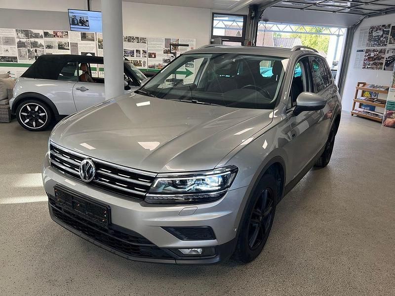 Tungsten silver metallic Gebraucht 2018 VW Tiguan Join SUV | 26.900 € (Fairer Preis) - Bild 1/4