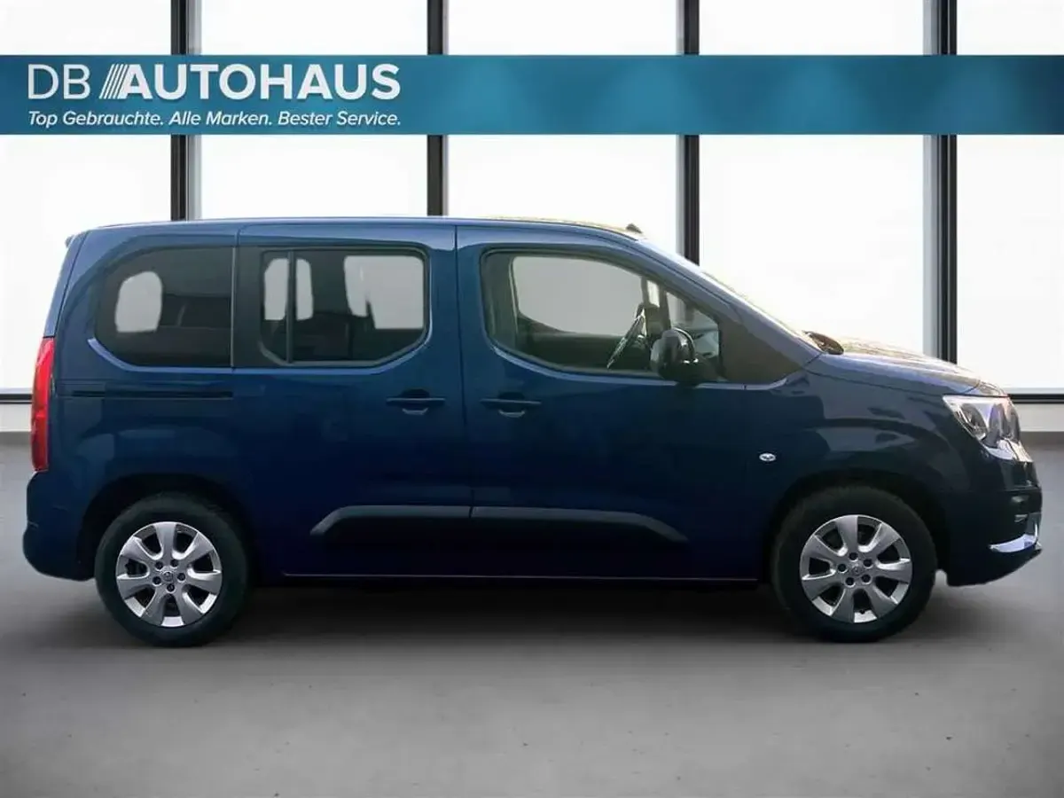 Używany Opel Combo Life Elegance 131 KM (96 kW) 2022 Niebieski Minivan
