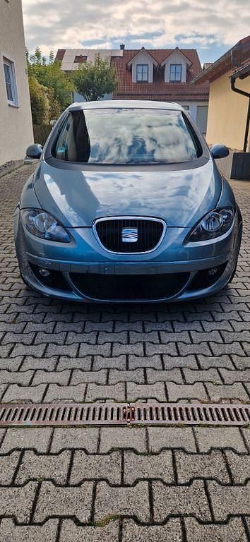 Blau Gebraucht 2006 Seat Toledo Reference Limousine | 2.250 € (Fairer Preis) - Bild 1/4