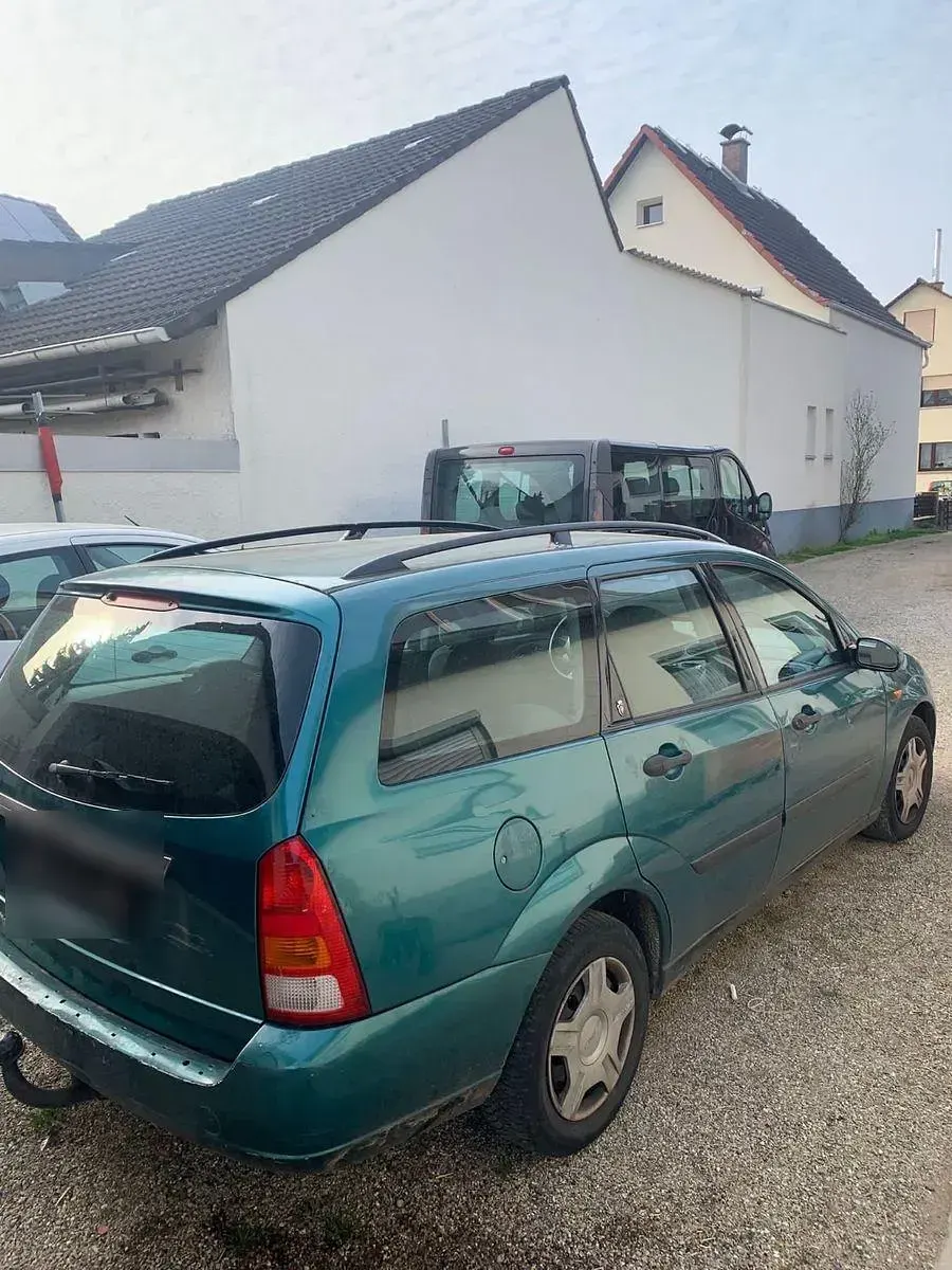Used Ford Focus Ghia 101 HP (74 kW) 2000 Green Estate