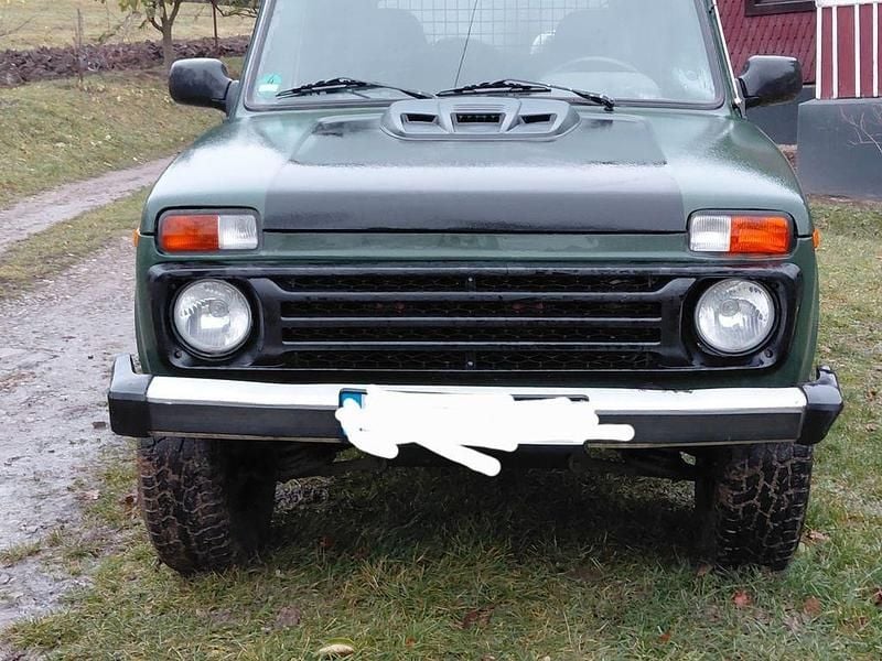Second-hand Lada niva 110 CP (80 kW) 2010 Verde SUV