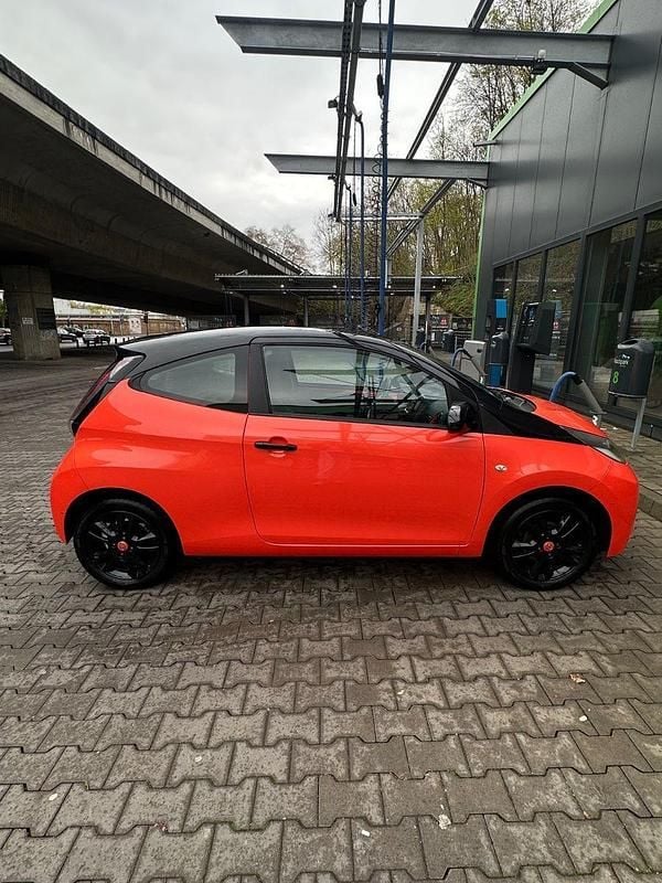 Gebraucht Toyota Aygo X-cite 69 PS (50 kW) 2014 Orange Kleinwagen