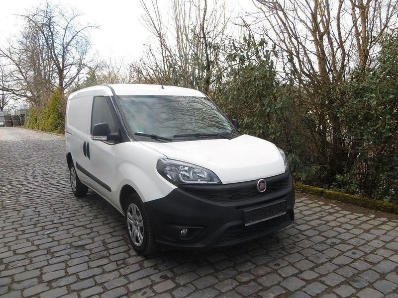 Gebraucht Fiat Doblò 105 PS (77 kW) 2021 Weiß Van / Kleinbus