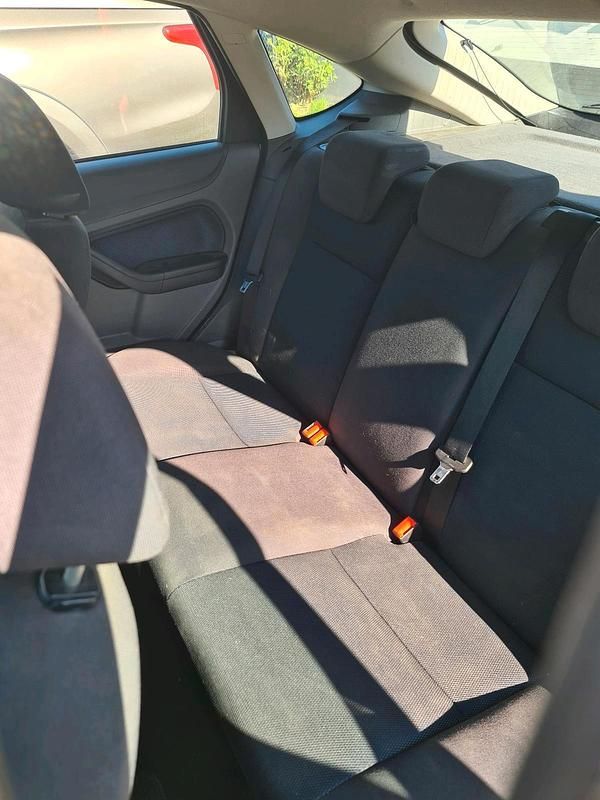 Second-hand Ford Focus 100 CP (73 kW) 2005 Argintiu Coupe