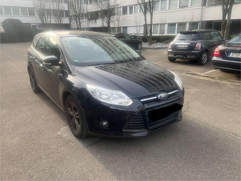 Schwarz Gebraucht 2013 Ford Focus Kombi | 1.500 € (Superpreis) - Bild 1/4