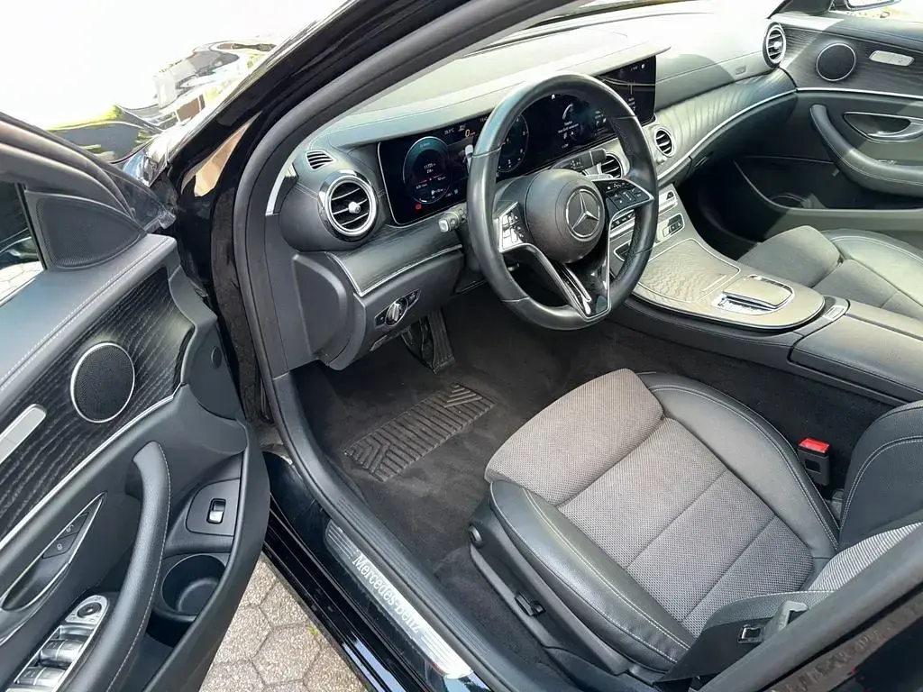 Gebraucht Mercedes E220 194 PS (142 kW) 2021 Obsidianschwarz Kombi