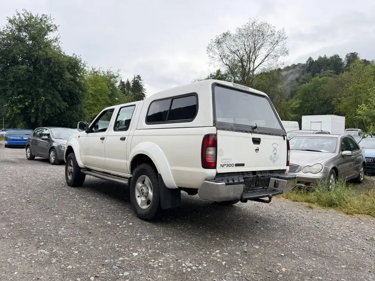 Gebraucht Nissan Navara 133 PS (97 kW) 2009 Weiß Pickup