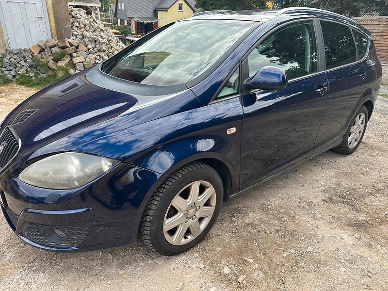 Blau Gebraucht 2012 Seat Altea XL Van / Kleinbus | 4.500 € (Fairer Preis) - Bild 1/4