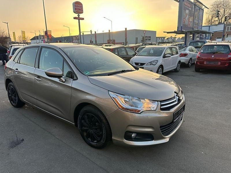 Gebraucht Citroën C4 Tendance 111 PS (81 kW) 2011 Gold Limousine