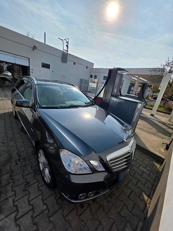 Gebraucht Mercedes E200 136 PS (100 kW) 2011 Grau Kombi