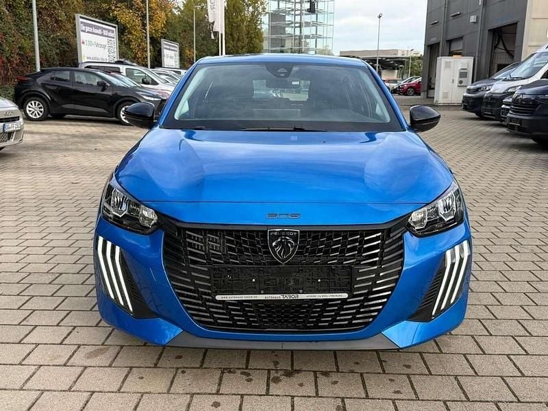 Vertigoblau metallic Gebraucht 2024 Peugeot 208 Active Kleinwagen | 18.061 € (Guter Preis) - Bild 1/4
