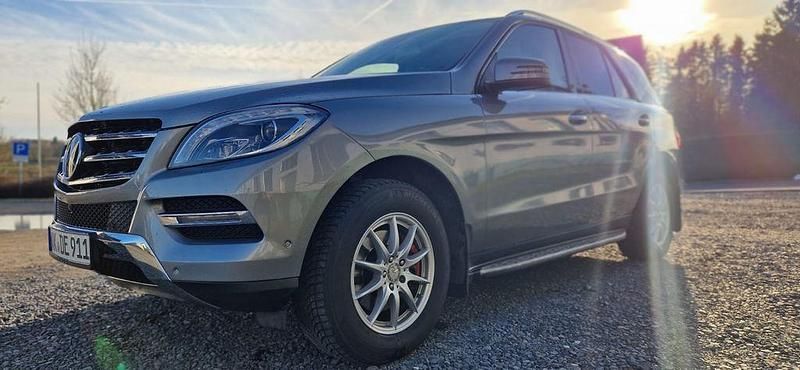 Gebraucht Mercedes ML350 258 PS (189 kW) 2014 Grau SUV