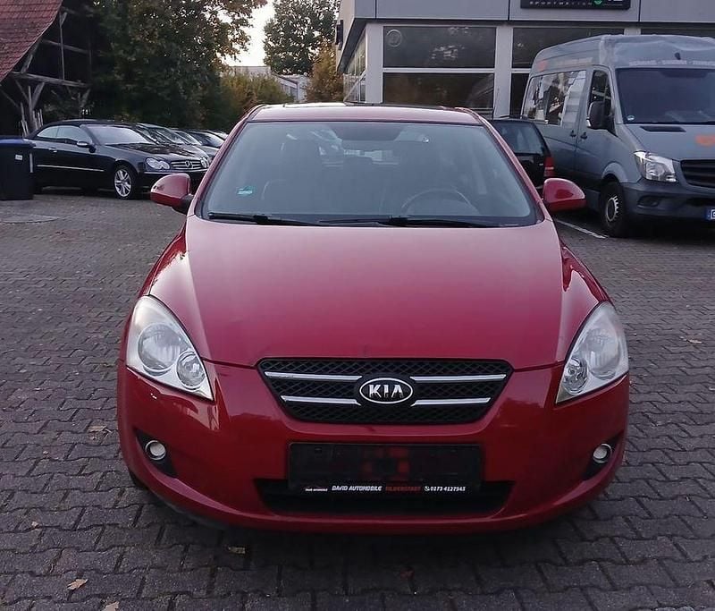 Rot Gebraucht 2009 Kia Ceed EX Limousine | 2.200 € (Guter Preis) - Bild 1/4