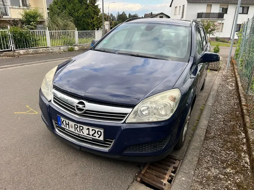 Używany Opel Astra Edition 101 KM (74 kW) 2007 Niebieski Sedan/Limuzyna