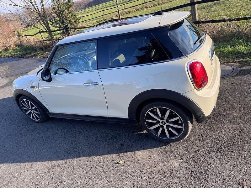 Weiß Gebraucht 2019 Mini Cooper Kleinwagen | 13.900 € - Bild 1/4