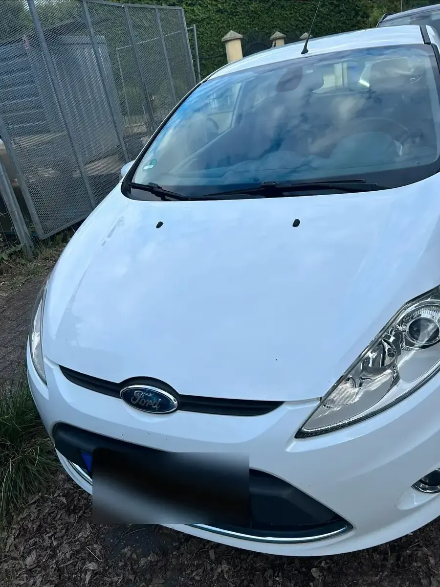 Gebraucht Ford Fiesta 97 PS (71 kW) 2009 Weiß Kleinwagen