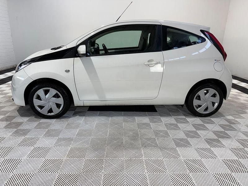 Gebraucht Toyota Aygo X-play 72 PS (52 kW) 2021 Weiß Kleinwagen