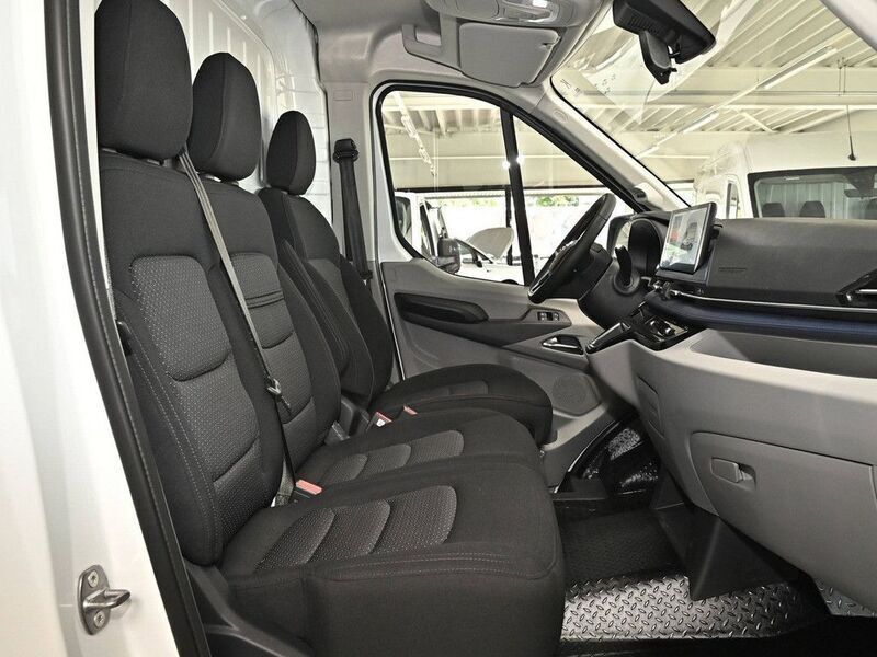 Neu Maxus eDeliver 9 150 kW (204 PS) 2025 Weiss / warm white Van