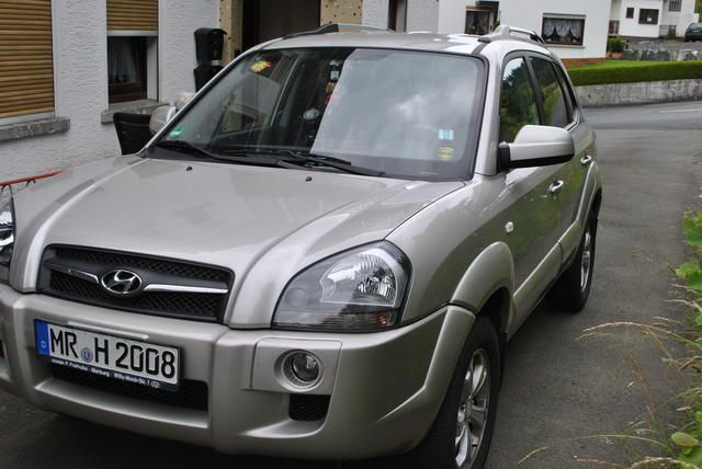 Gebraucht Hyundai Tucson 141 PS (103 kW) 2009 Silber metallic SUV