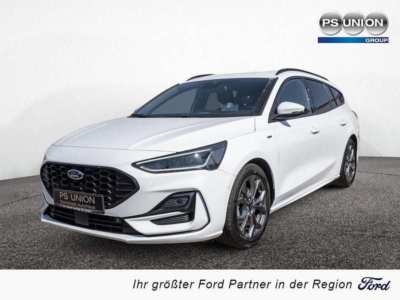 Weiß Gebraucht 2023 Ford Focus ST-Line X Limousine | 24.990 € (Teuer) - Bild 1/4