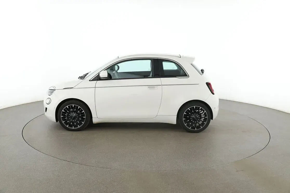 Gebraucht Fiat 500e La Prima 86 kW (118 PS) 2023 Weiß Limousine