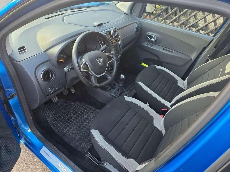 Gebraucht Dacia Lodgy 131 PS (96 kW) 2022 Blau Van / Kleinbus
