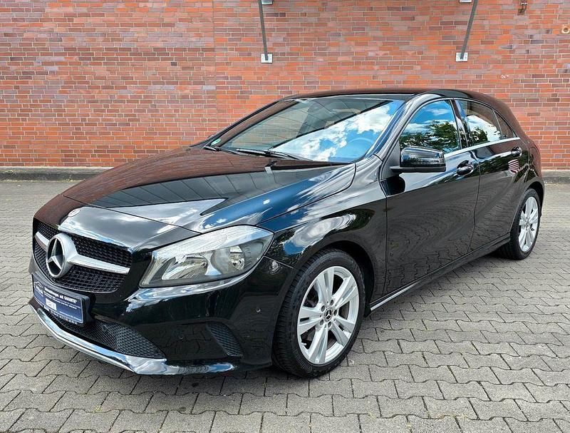 Schwarz Gebraucht 2017 Mercedes A180 Limousine | 12.990 € (Guter Preis) - Bild 1/4