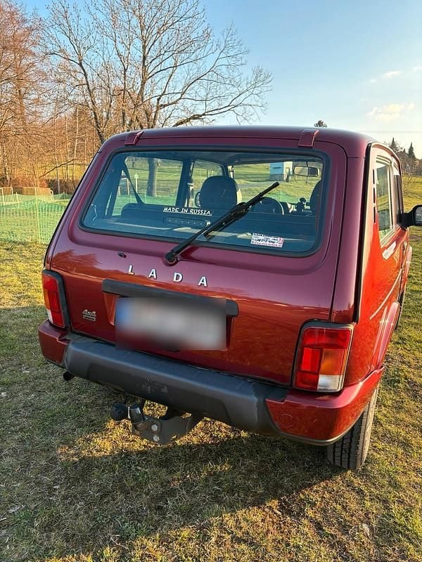 Gebraucht Lada Urban 83 PS (61 kW) 2017 Rot SUV