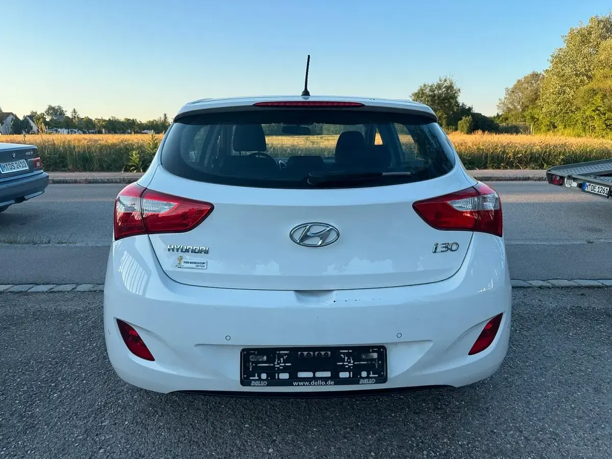 Gebraucht Hyundai i30 110 PS (80 kW) 2014 Weiß Limousine