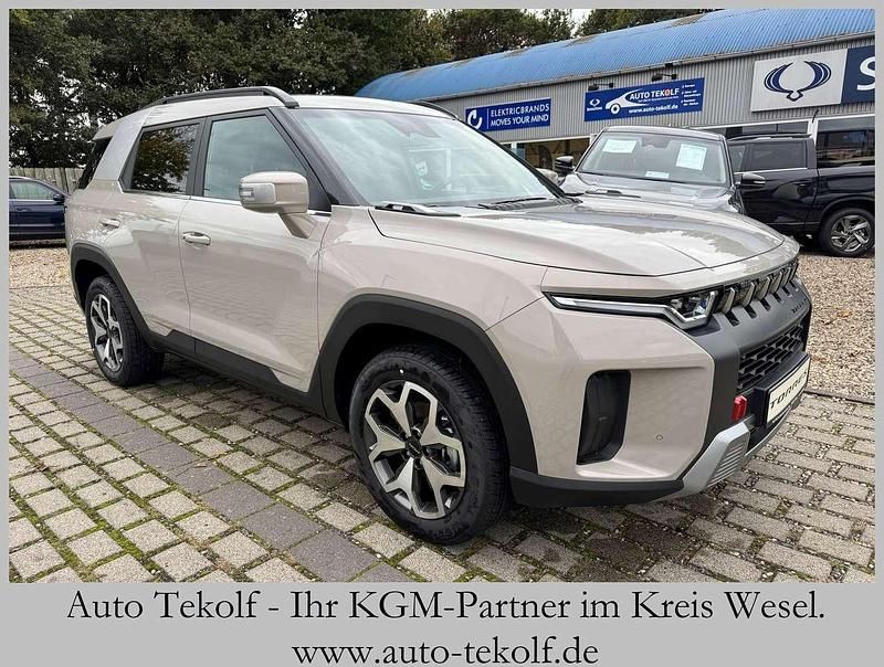 Latte greige metallic Neu 2025 Ssangyong (KGM) Torres SUV | 28.900 € - Bild 1/3