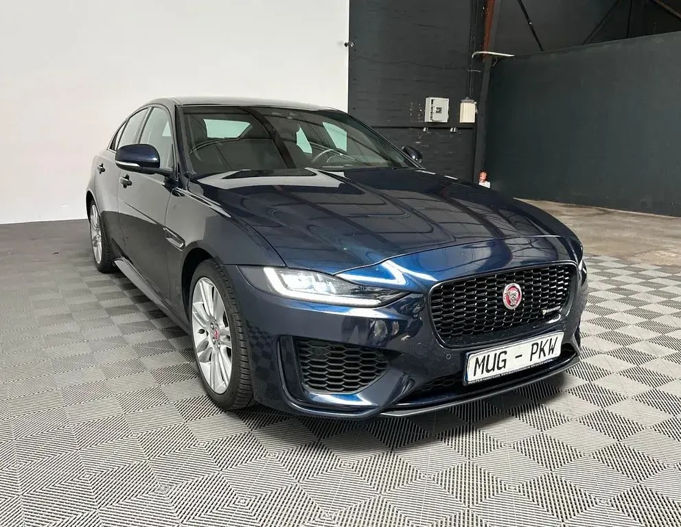 Gebraucht Jaguar XE R-Dynamic 250 PS (183 kW) 2020 Blau Limousine