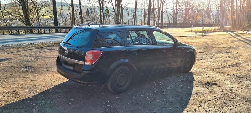 Gebraucht Opel Astra 116 PS (85 kW) 2009 Schwarz Kombi