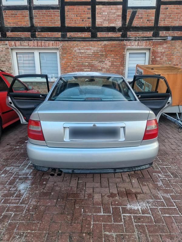 Gebraucht Audi A4 1998 Silber Limousine