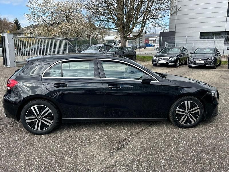 Gebraucht Mercedes A200 150 PS (110 kW) 2022 Schwarz Limousine