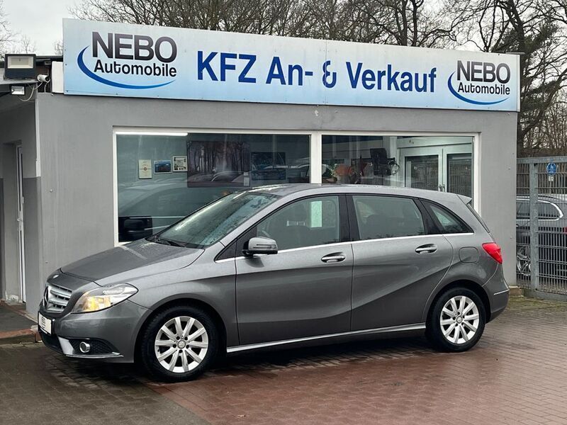 Grau Gebraucht 2013 Mercedes B180 Van / Kleinbus | 10.499 € (Fairer Preis) - Bild 1/4