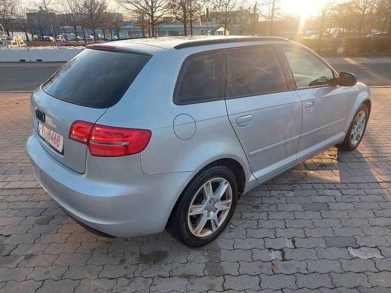 Gebraucht Audi A3 Attraction 105 PS (77 kW) 2011 Silber Kleinwagen