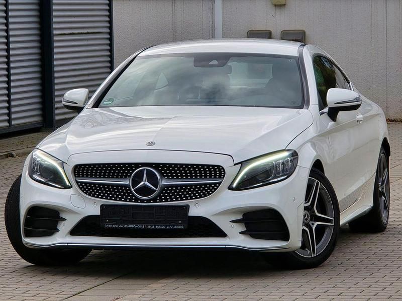 Weiß Gebraucht 2019 Mercedes C300 AMG line Coupé | 27.290 € (Guter Preis) - Bild 1/4