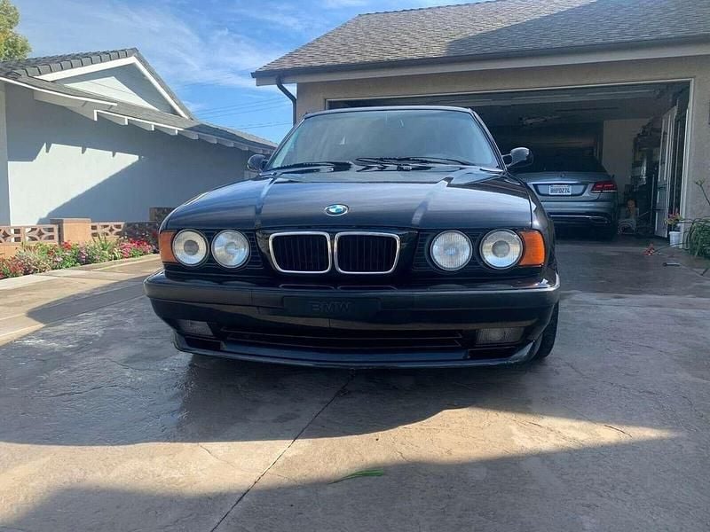 Schwarz Gebraucht 1995 BMW 540 M Sport Limousine | 13.000 € - Bild 1/4