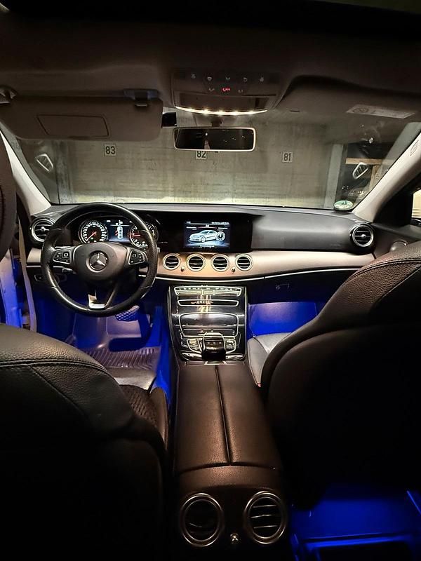 Andere farben Gebraucht 2017 Mercedes E220 Avantgarde Limousine | 12.000 € - Bild 1/4