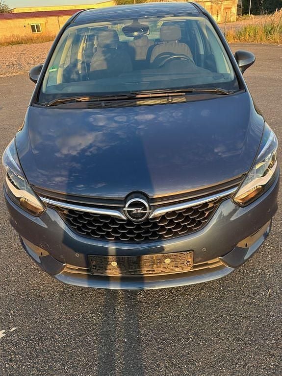 Blau Gebraucht 2017 Opel Zafira Tourer Van / Kleinbus | 10.700 € (Fairer Preis) - Bild 1/4
