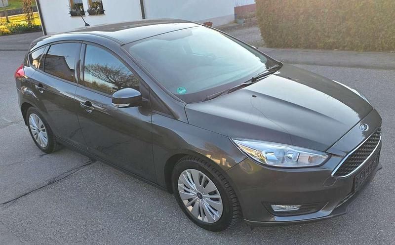 Gebraucht Ford Focus Trend 101 PS (74 kW) 2017 Magneticgrau (metallic) Kleinwagen