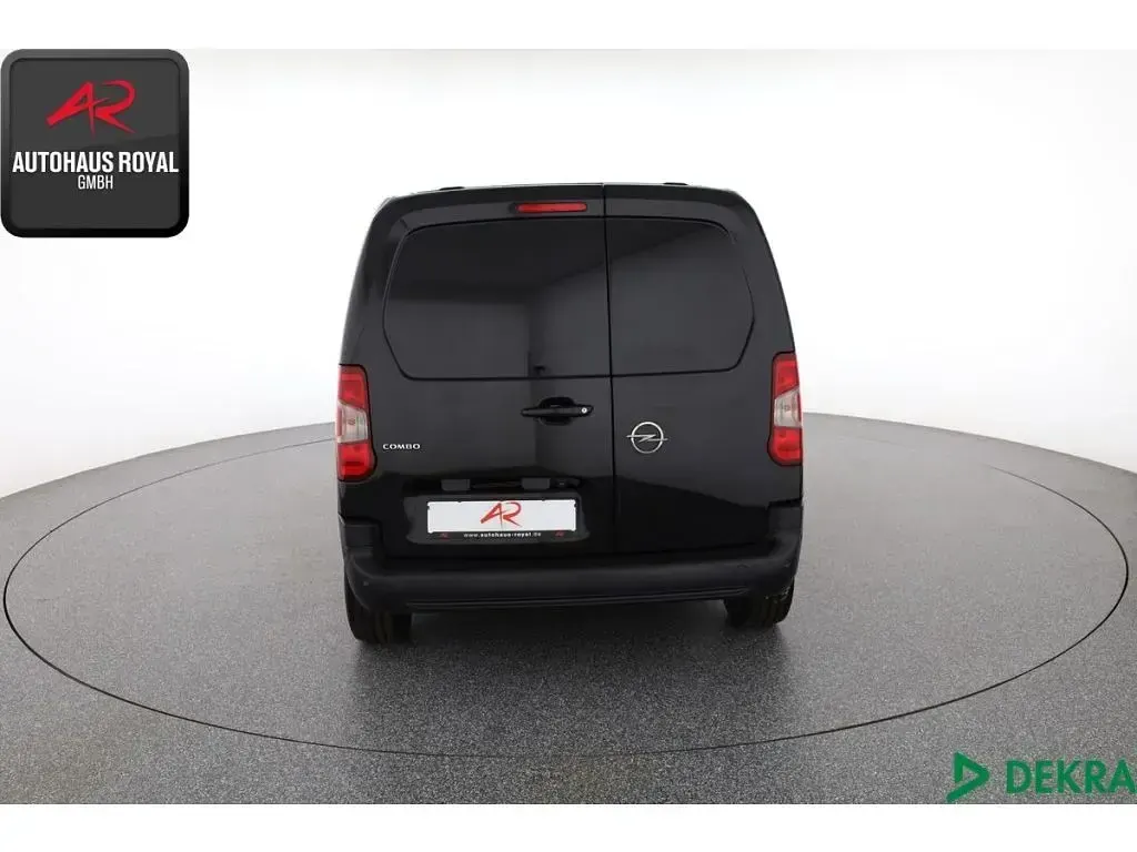 Gebraucht Opel Combo Edition 131 PS (96 kW) 2022 Schwarz (metallic) Van / Kleinbus