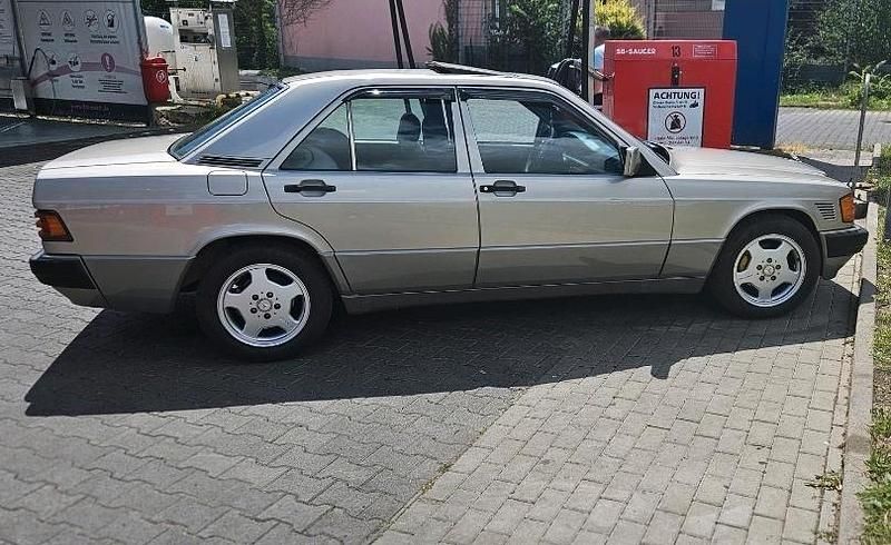 Gebraucht Mercedes 190 126 PS (92 kW) 1993 Grau Limousine