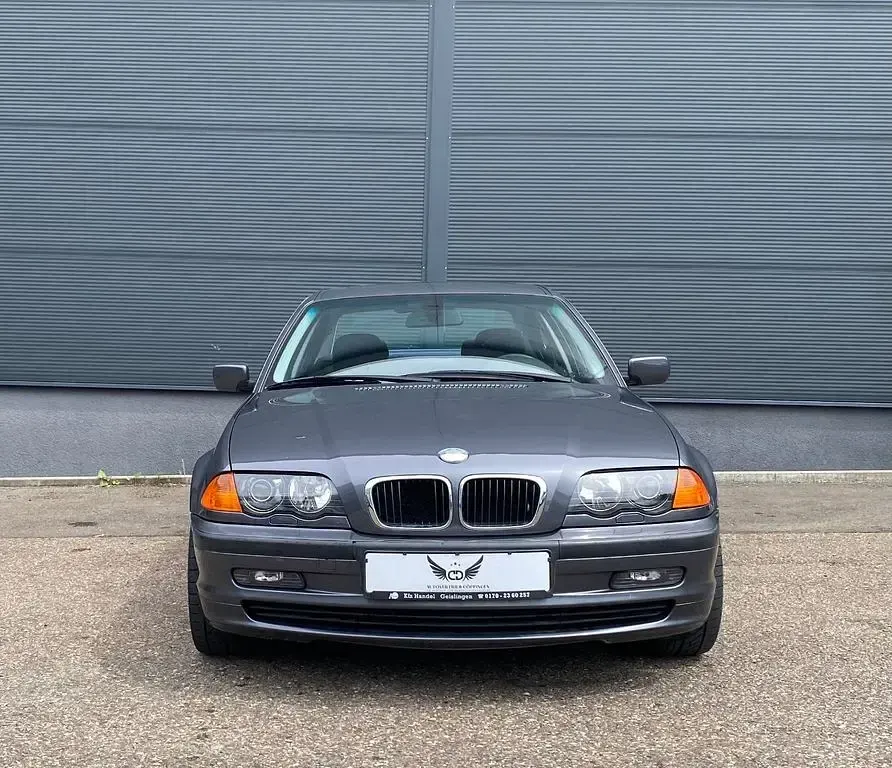 Gebraucht BMW 320 150 PS (110 kW) 2000 Grau Limousine