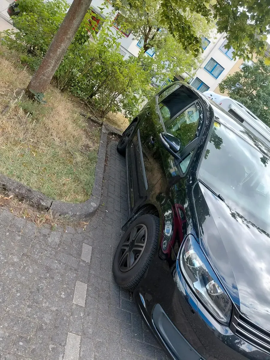 Gebraucht VW Touran 76 PS (55 kW) 2012 Schwarz Van / Kleinbus