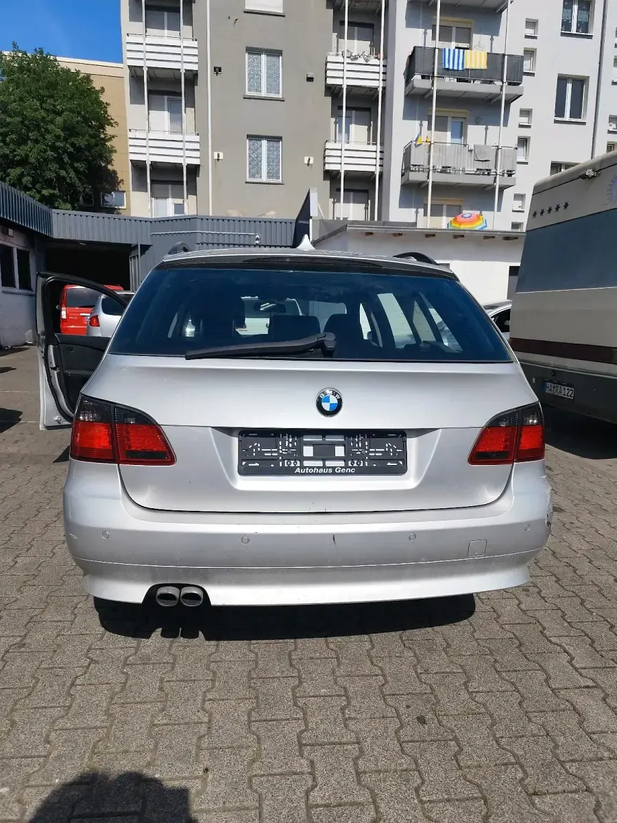 Gebraucht BMW 525 177 PS (130 kW) 2006 Grau Kombi