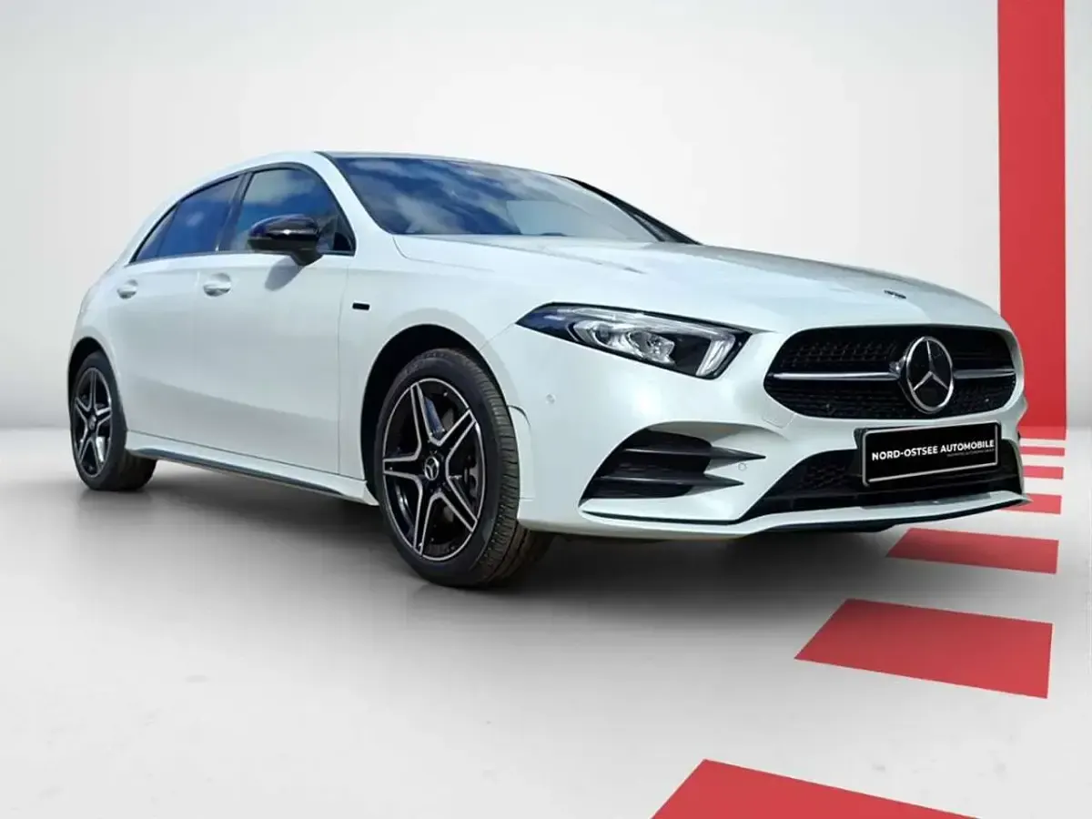 Gebraucht Mercedes A250 Edition 160 PS (117 kW) 2021 Digitalweiß Limousine