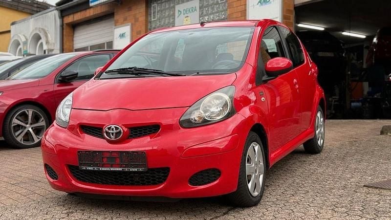 Rot Gebraucht 2012 Toyota Aygo Cool Kleinwagen | 2.999 € (Guter Preis) - Bild 1/4