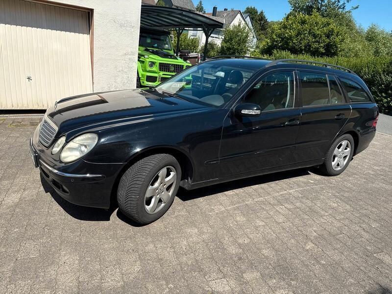 Schwarz Gebraucht 2003 Mercedes E200 Kombi | 2.200 € (Fairer Preis) - Bild 1/4